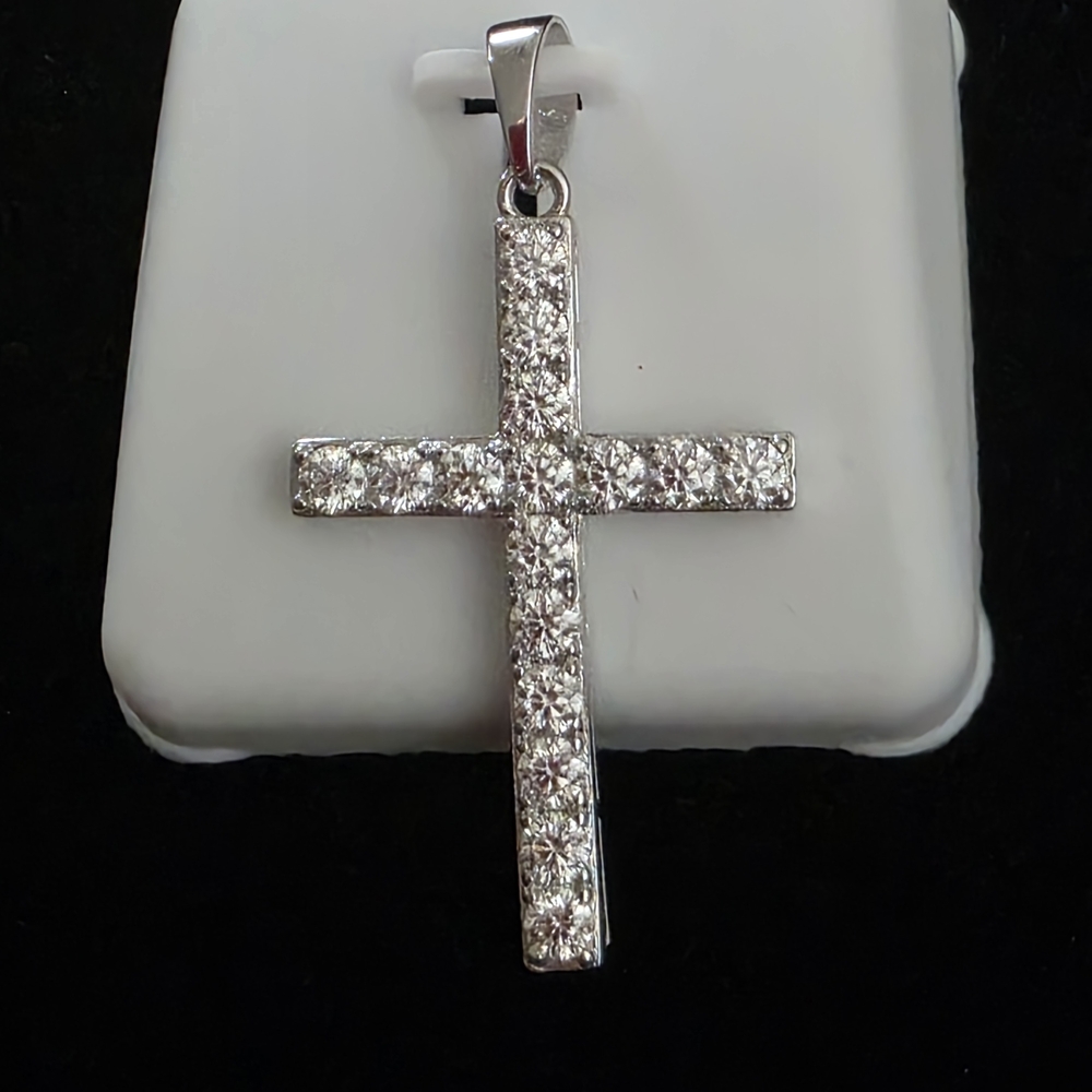 Elegant Silver Cross Pendant